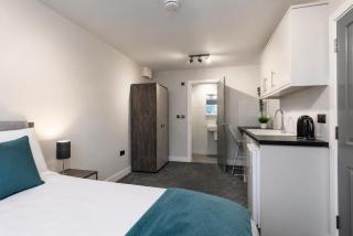 Studio Room with Parking, Long Stay, Near London, Contractors, Relocators, Monthly discounts - 8