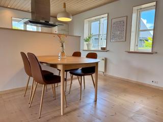 Bright 3-Bedroom Apartment with Free Parking - 5