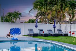 Fun Miami Pool Home Pickable Firepit Pingpong - 7