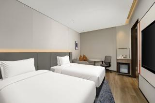 Holiday Inn Express Shanghai Jing'an Xikang Road by IHG - 3