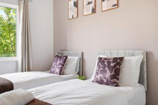 Elegant 2-Bed City Centre Flat, Free Parking - 9