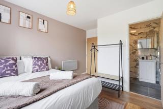 Elegant 2-Bed City Centre Flat, Free Parking - 2