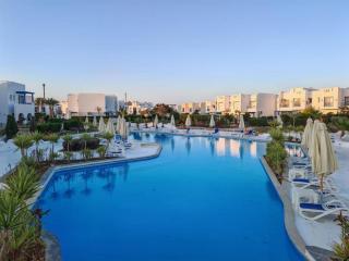 3 Master Bedrooms Villa For Families only - 0