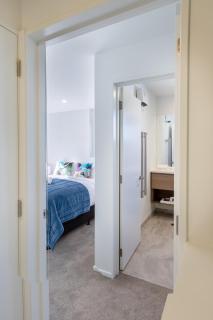 Peaceful Family CBD Stay with Car Park & EV charger - 1