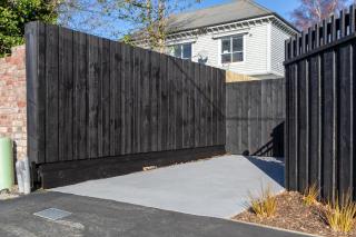 Peaceful Family CBD Stay with Car Park & EV charger - 5