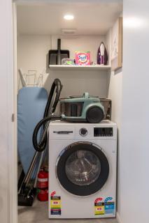 Peaceful Family CBD Stay with Car Park & EV charger - 4