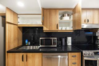 Stylish 2BR West End Oasis Near High Park - 2