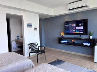 Walk to Party Center and enjoy a great beach at Punta Cancun - 2