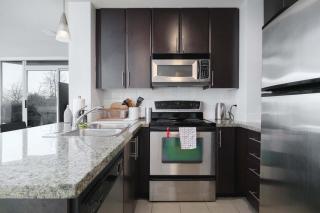 Luxury Central Condo with Pool Jacuzzi & Sauna - 5