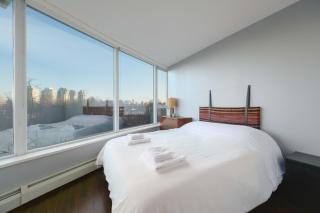 Luxury Central Condo with Pool Jacuzzi & Sauna - 3