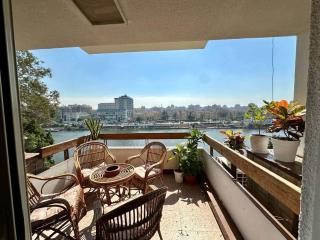 Sunshine Condo W/ Amazing Nile views in Zamalek - 9