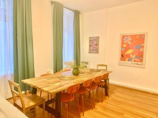 Central Spacious Apartment with Free Parking - 0