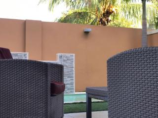 LUXURIOUS 3 BEDROOM HOUSE IN GOLD COAST - 4