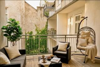 Central Spacious Apartment with Balcony & Free Parking - 6