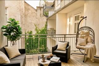 Central Spacious Apartment with Balcony & Free Parking - 5