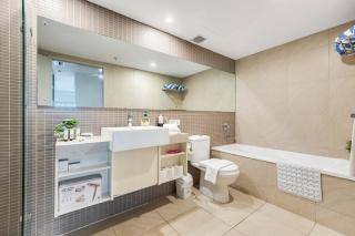 The Level 18 Life Spacious 1 Bed Apartment with Pool - 3