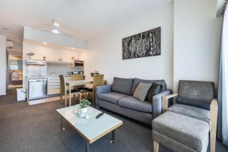 The Level 18 Life Spacious 1 Bed Apartment with Pool - Darwin - 1