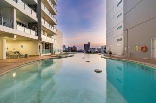 The Level 18 Life Spacious 1 Bed Apartment with Pool - 2