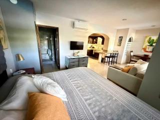 Pretty Pool-Side Studio near beach! - 5
