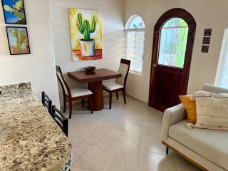 Pretty Pool-Side Studio near beach! - 1