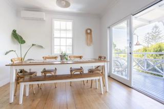 Charming Beach Cottage - Stroll to Cafes, Beach & Creek - 8