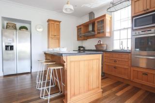Charming Beach Cottage - Stroll to Cafes, Beach & Creek - 3