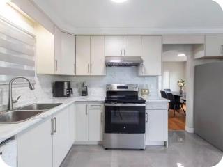 Spacious 3BR & 2BA Family Home in Delta,Sleeps 12 - 5