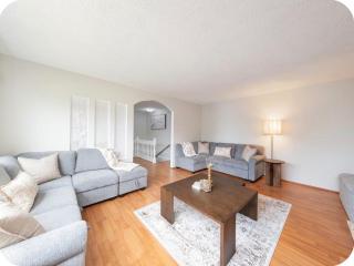 Spacious 3BR & 2BA Family Home in Delta,Sleeps 12 - 7