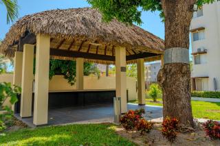 Acapulco Getaway Pool & Jacuzzi 2 BR - 6
