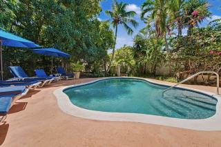 Poolside Paradise Near Beach - Pavilion Villa - 8