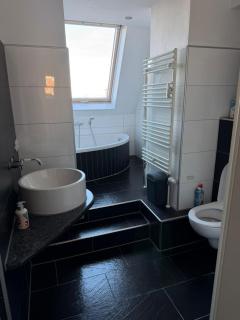 4 Bedroom Apartment with Balcony and Garage - 1