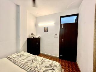 Urban Serenity Stays, Bollywood Bliss, 2 BHK apartment in Rohini , ABS Stays - 8