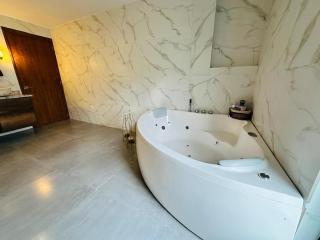 Casa Blanca Luxury Retreat - 4