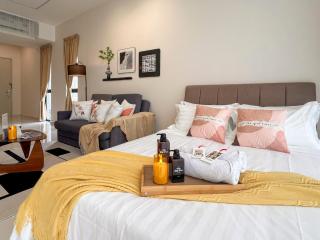 Georgetown#Beacon Executive Suite SkyPool#Luxury&Glamorous Suite#2BR#Living Room with Queen Bed - George Town - 5