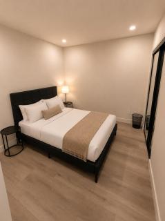 The Courtyard Suite - 7