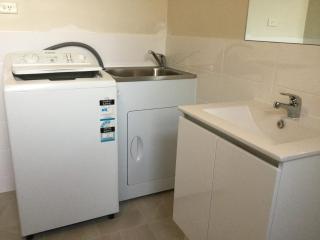 Esplanade - Ground Floor Unit in Central Victor - 2