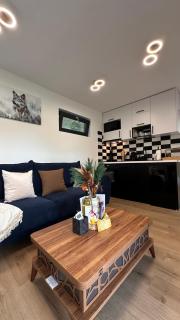 Badash Tiny Village - Tiny Houses with Heated Pool & BBQ - 4
