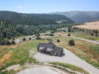 New Mountain Retreat near Palisades- Sleeps 8 - 8