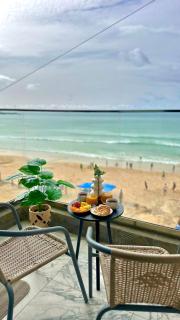 Oceanfront Retreat-Private en-suite room - 2