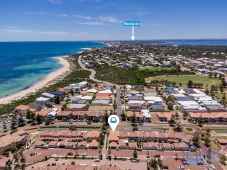 Summer Breeze at Avalon Beach - 6