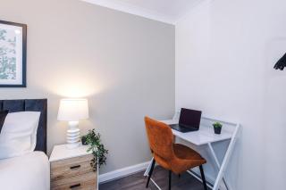 Stylish 4 Bedroom Home with Pool Table PS4 and Parking - 3