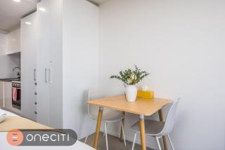 High Floor Studio with City Views on Union St - 4
