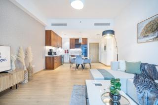 Charming La Mer Home with Private Beach & Burj View - 0