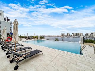 Charming La Mer Home with Private Beach & Burj View - 7