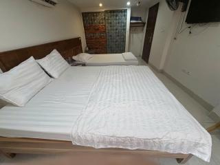 Hanoi Gold Hotel Near Bach Mai - 8