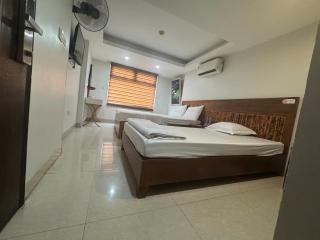 Hanoi Gold Hotel Near Bach Mai - 4