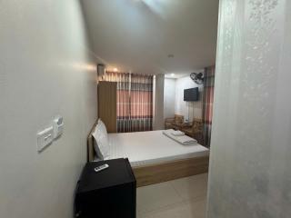 Hanoi Gold Hotel Near Bach Mai - 2