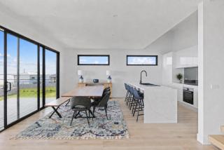 The Bay View San Remo by Ready Set Stay- BYO LINEN & TOWELS - 4