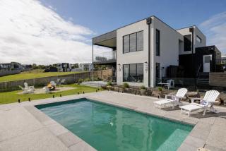 The Bay View San Remo by Ready Set Stay- BYO LINEN & TOWELS - 0