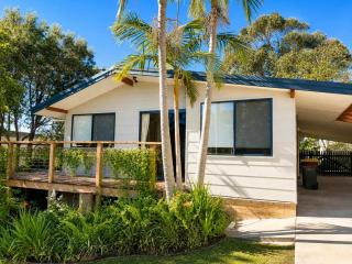 Lockhart Leafy Cottage - walk to Mollymook Beach - 9